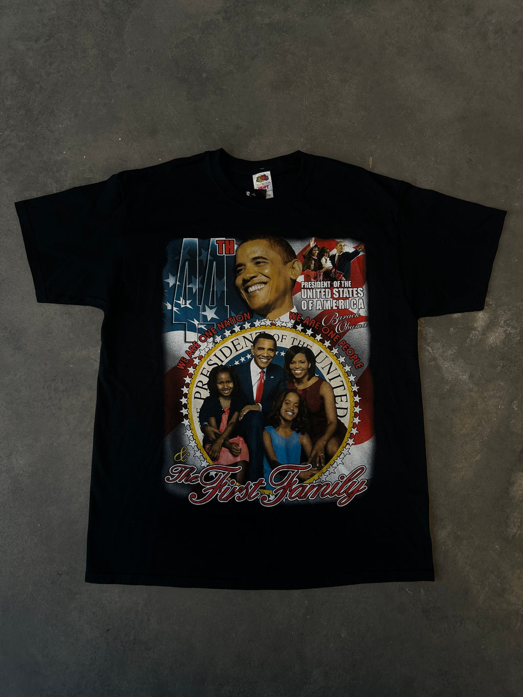 2008 Barack Obama The 44th President of the United States & First Family Vintage Tee (XL)