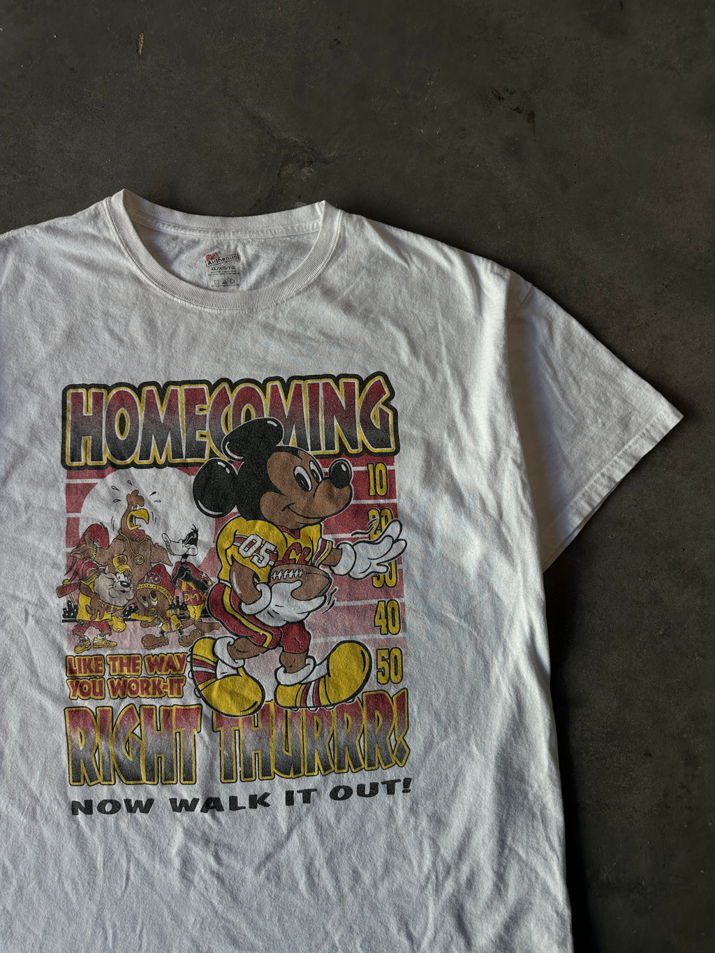 2000's HBCU Homecoming Mickey & Looney Tunes Cartoon "Now Walk It Out" Vintage Tee (BOXY XL)