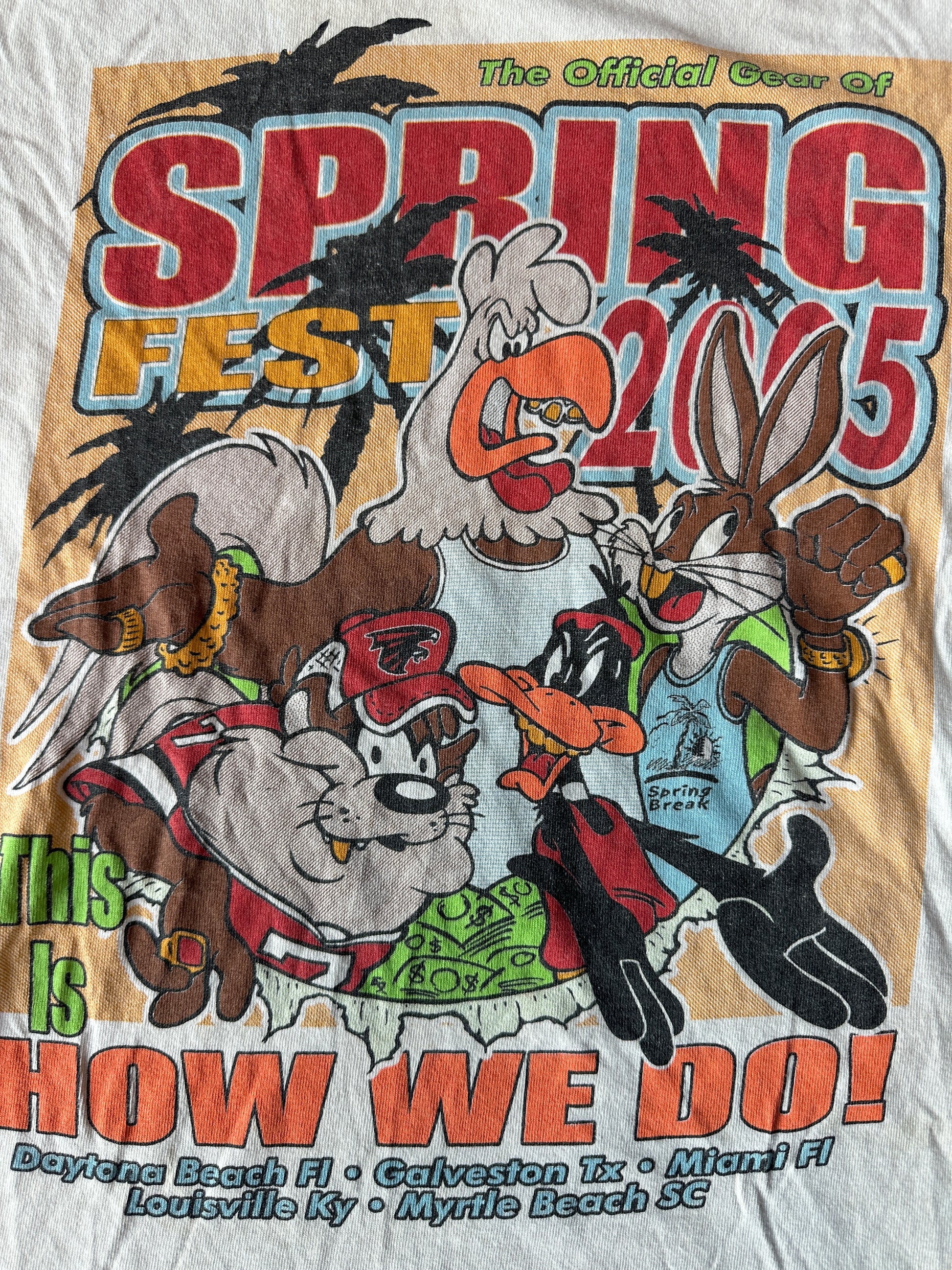 2005 Black Spring Break  "How We Do It" Looney Tunes Cartoon Black Spring Fest Vintage Tee (Small)