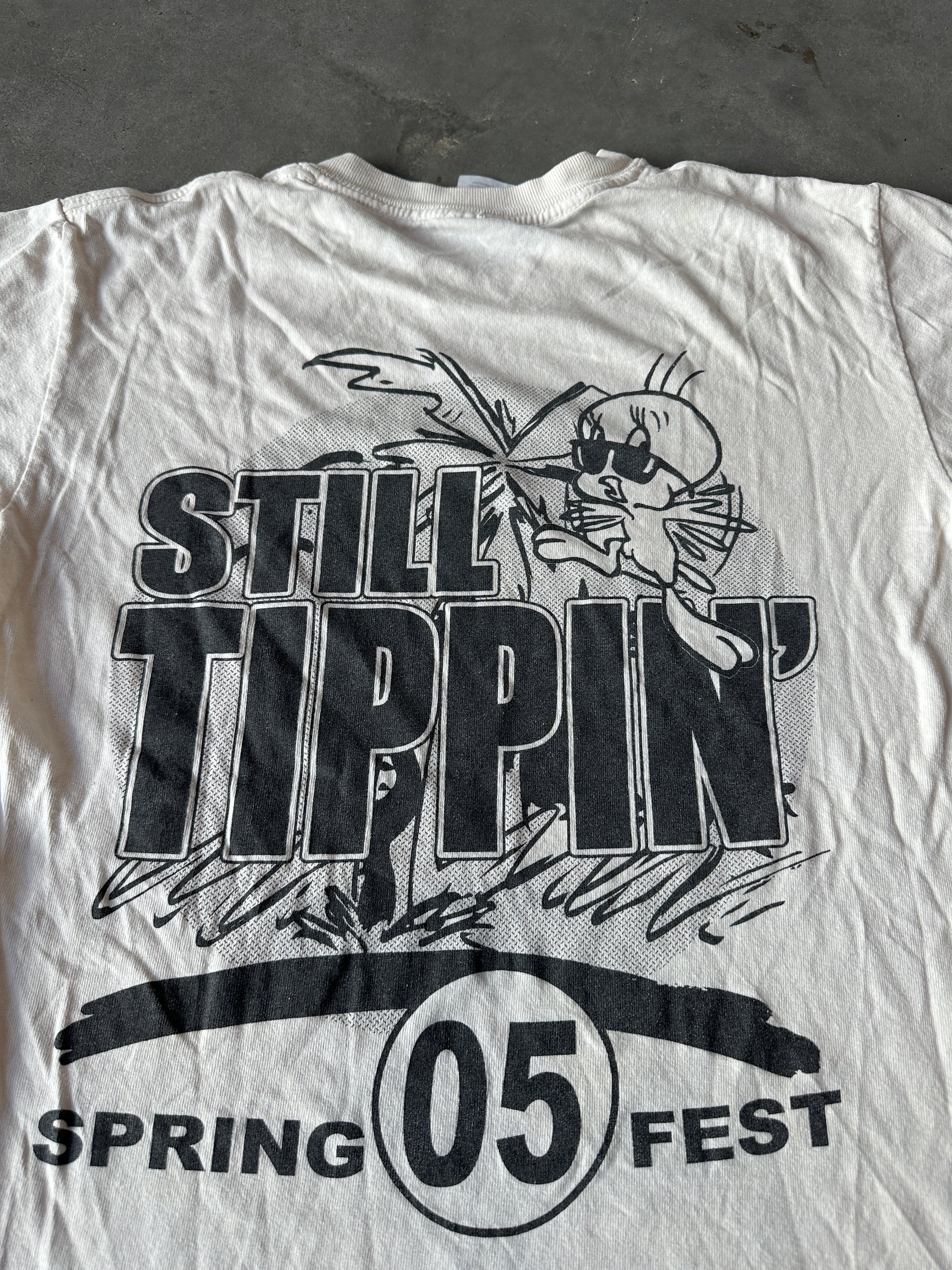 2005 Black Spring Break  "How We Do It" Looney Tunes Cartoon Black Spring Fest Vintage Tee (Small)
