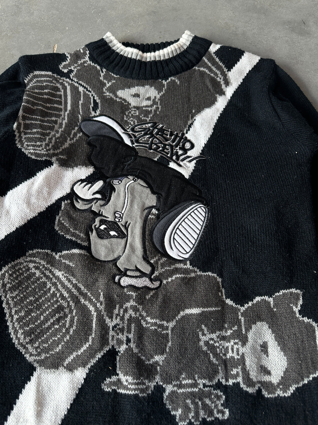 00's Ghetto Crew Y2K Embroidered RARE Knit Crewneck Sweater (Small)