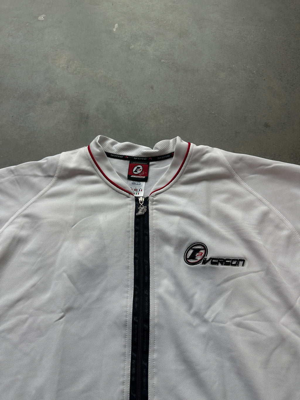 00's Y2K Allen Iverson Reebok "The Answer" White NBA Full Zip Shooting Shirt - Brand New (XL)