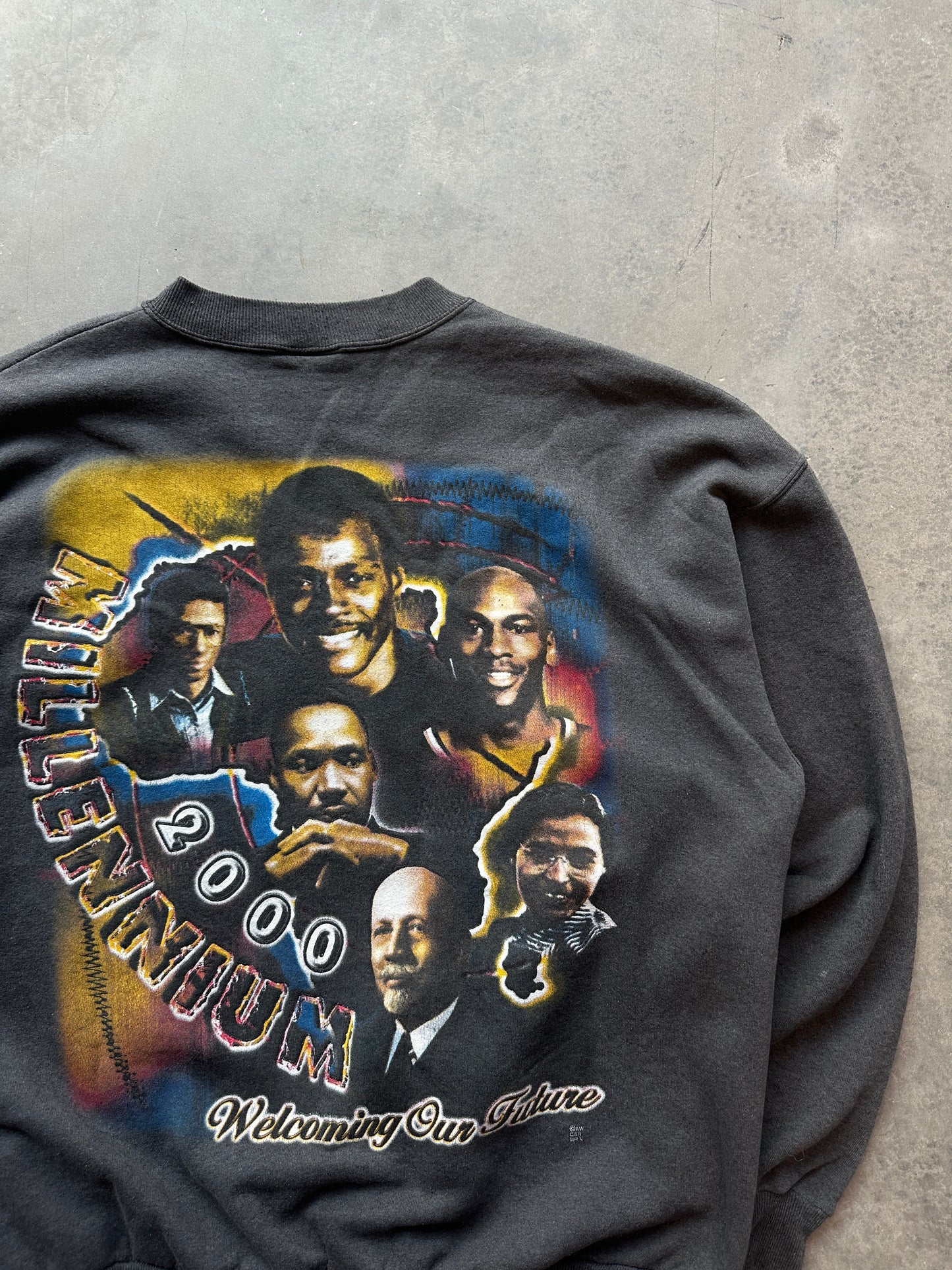 2000 Welcoming our Future Black History Figures MLK Bob Marley Rosa Parks & More Millennium Vintage Crewneck (XL)