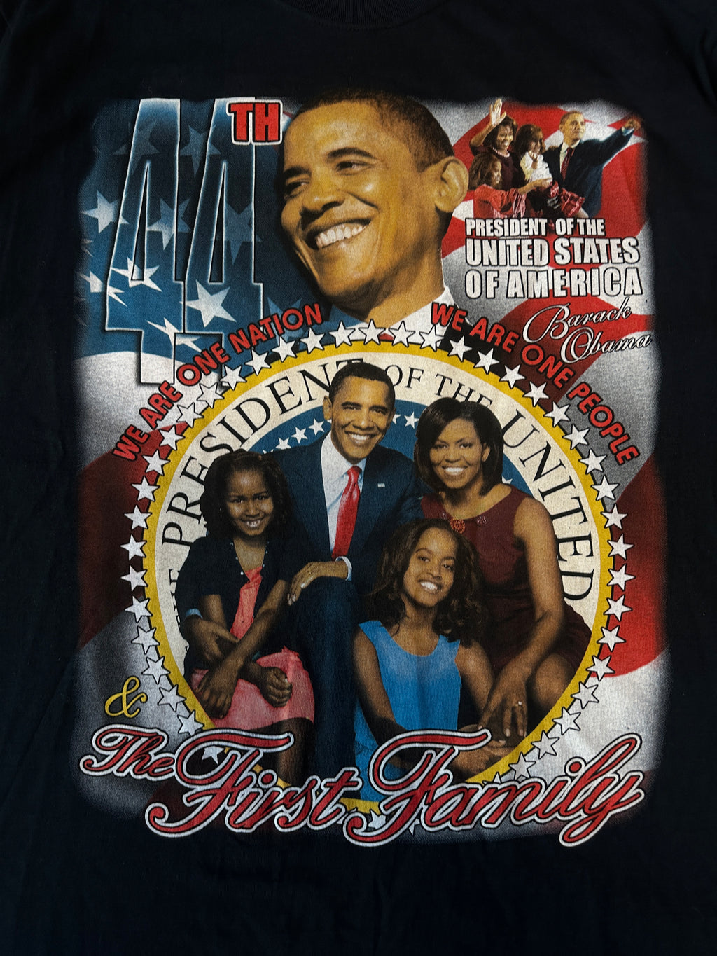 2008 Barack Obama The 44th President of the United States & First Family Vintage Tee (XL)