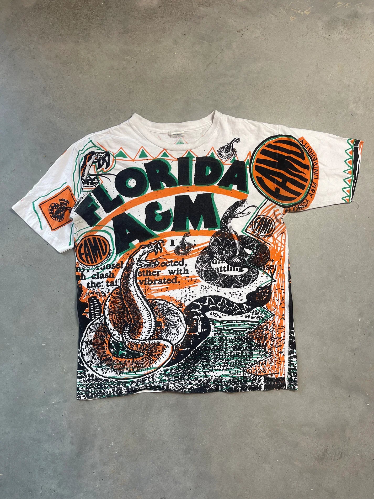 90’s FAMU Florida A&M Rattlers Vintage HBCU All Over Print Illustration Tee (Medium)