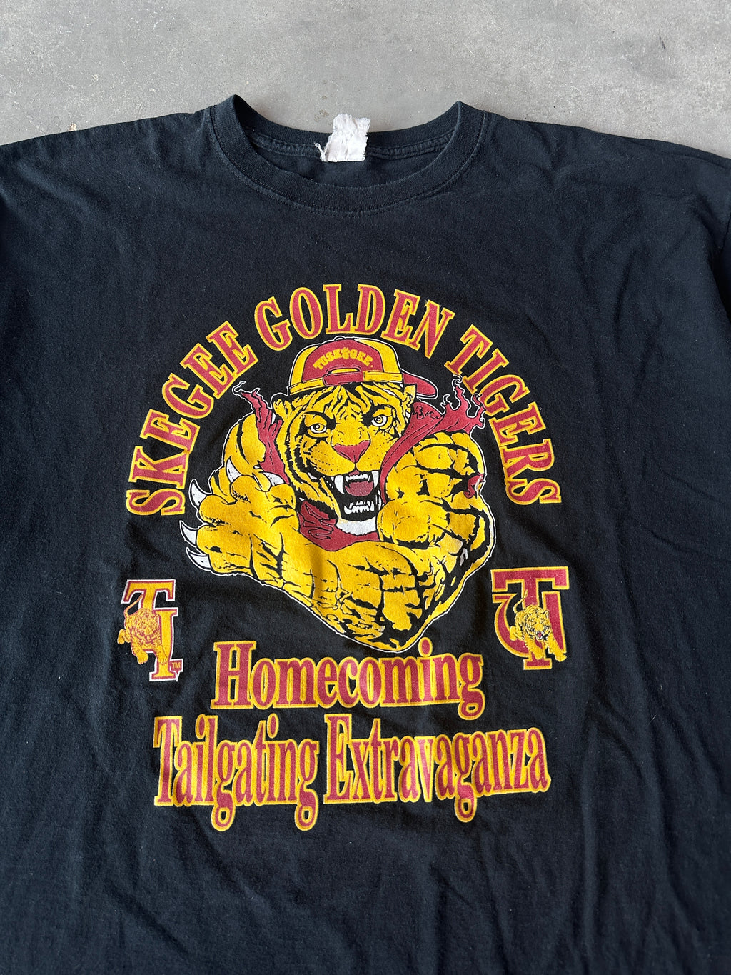 00's Tuskegee University Golden Tigers Legacy of Football Homecoming Tailgate Vintage Tee (XL)