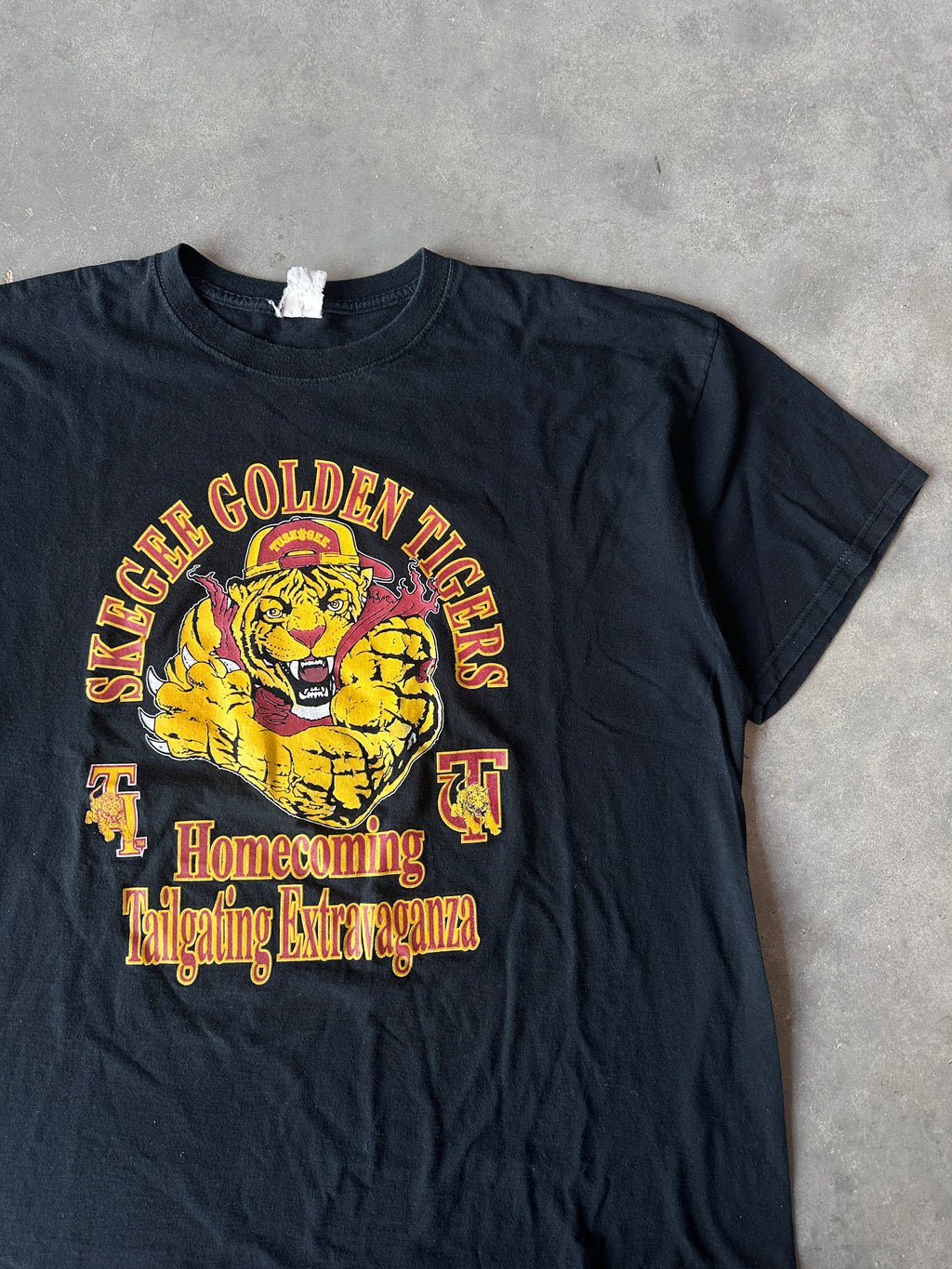 00's Tuskegee University Golden Tigers Legacy of Football Homecoming Tailgate Vintage Tee (XL)