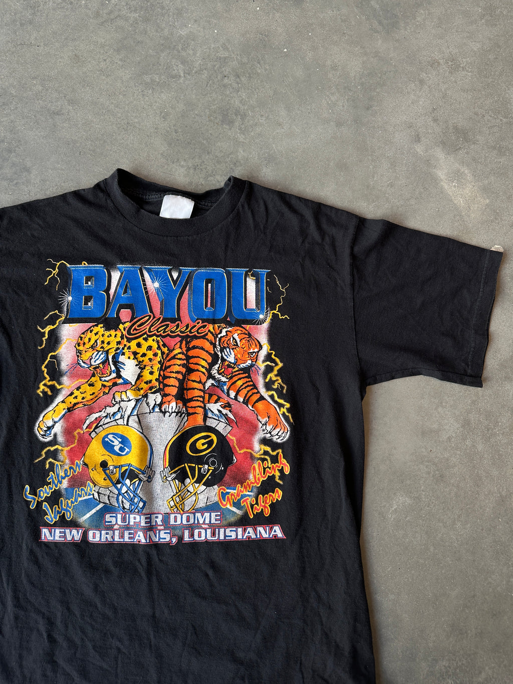 90's Bayou Classic Southern University Jaguars vs. Grambling State University Tigers Realistic Mascot Lightning Print New Orleans "Just Gettin' Ya' Groove On!" RARE Vintage HBCU Football Matchup Tee (XL)