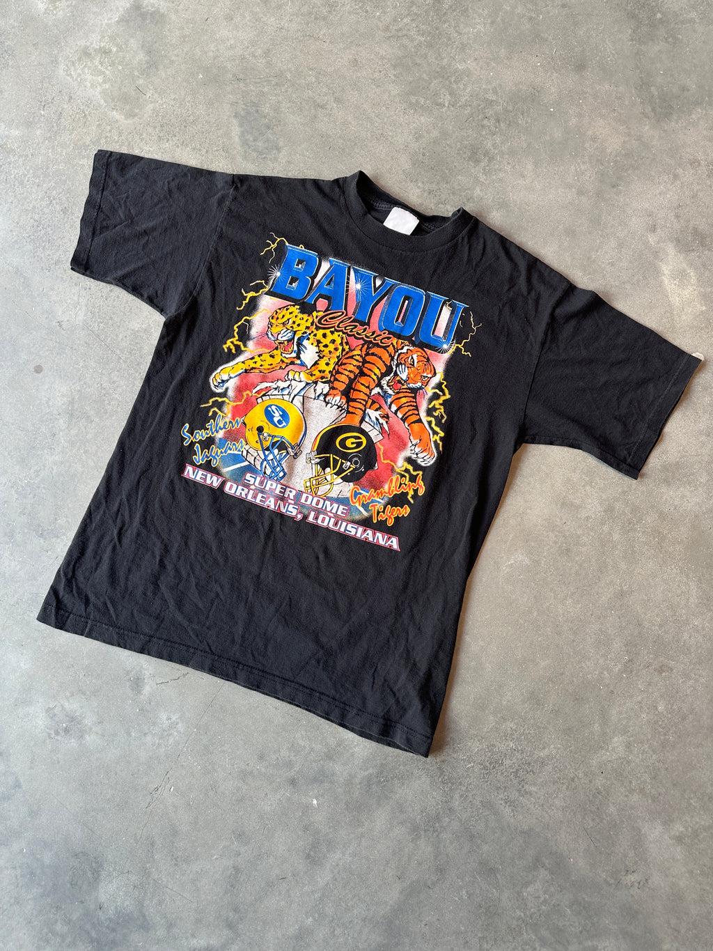 90's Bayou Classic Southern University Jaguars vs. Grambling State University Tigers Realistic Mascot Lightning Print New Orleans "Just Gettin' Ya' Groove On!" RARE Vintage HBCU Football Matchup Tee (XL)