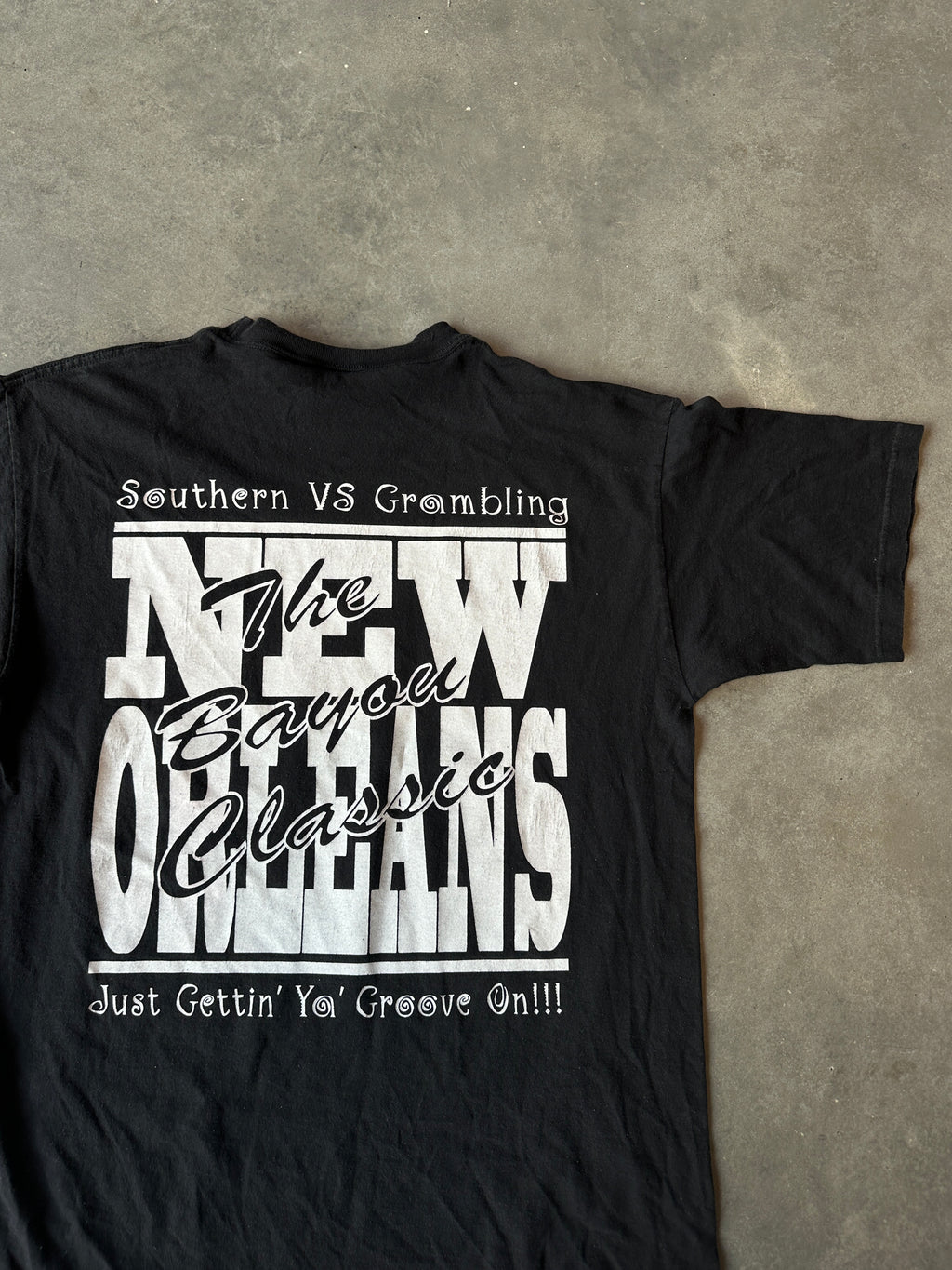 90's Bayou Classic Southern University Jaguars vs. Grambling State University Tigers Realistic Mascot Lightning Print New Orleans "Just Gettin' Ya' Groove On!" RARE Vintage HBCU Football Matchup Tee (XL)