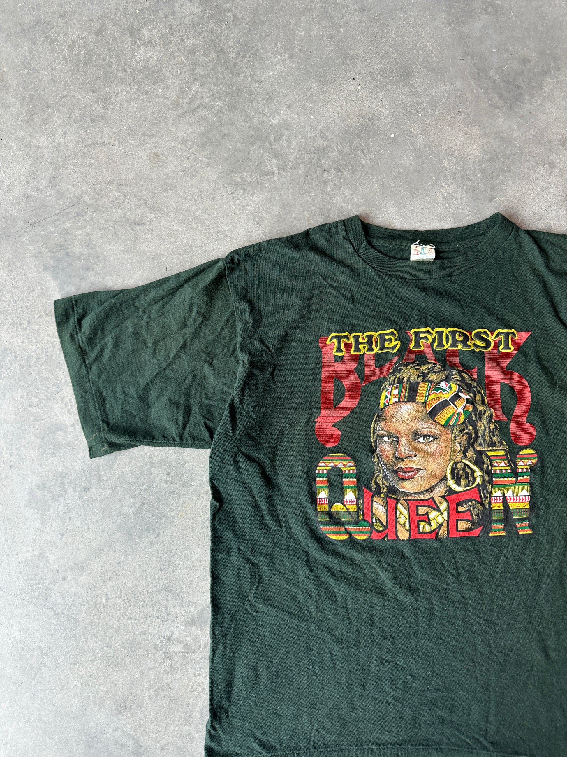 90's The First Black Queen Spellout Earth Green Vintage Illustration Tee (Large)