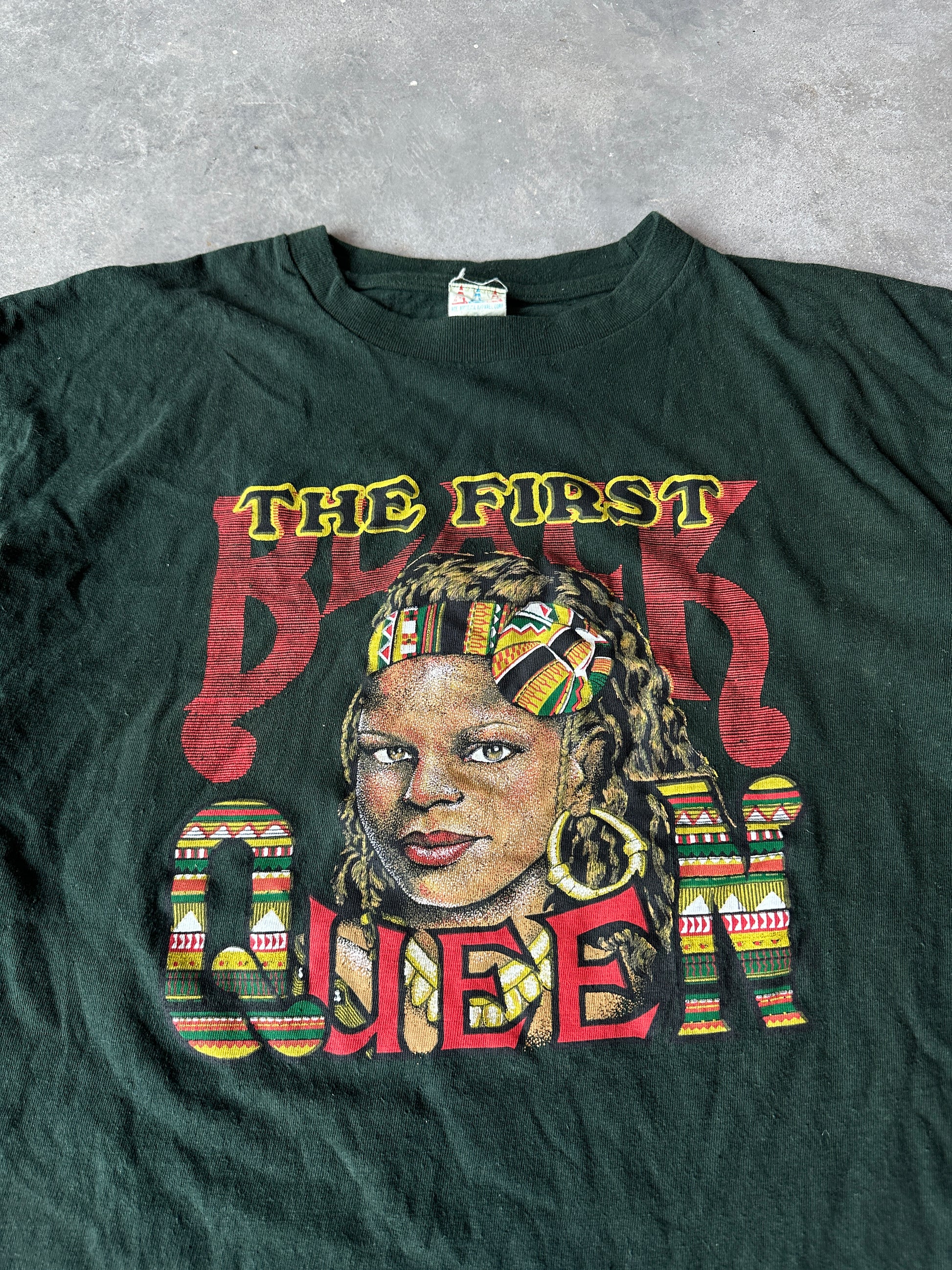 90's The First Black Queen Spellout Earth Green Vintage Illustration Tee (Large)