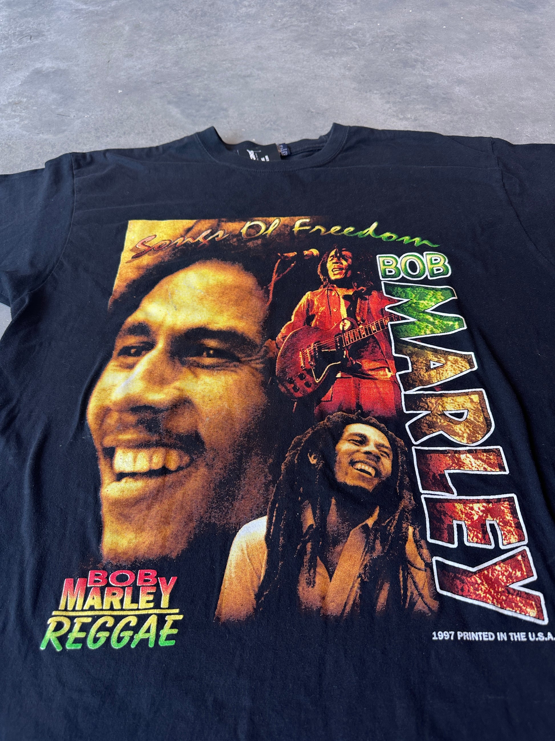1994 Bob Marley “Songs of Freedom” Reggae Music Vintage Rap Tee (XXL)