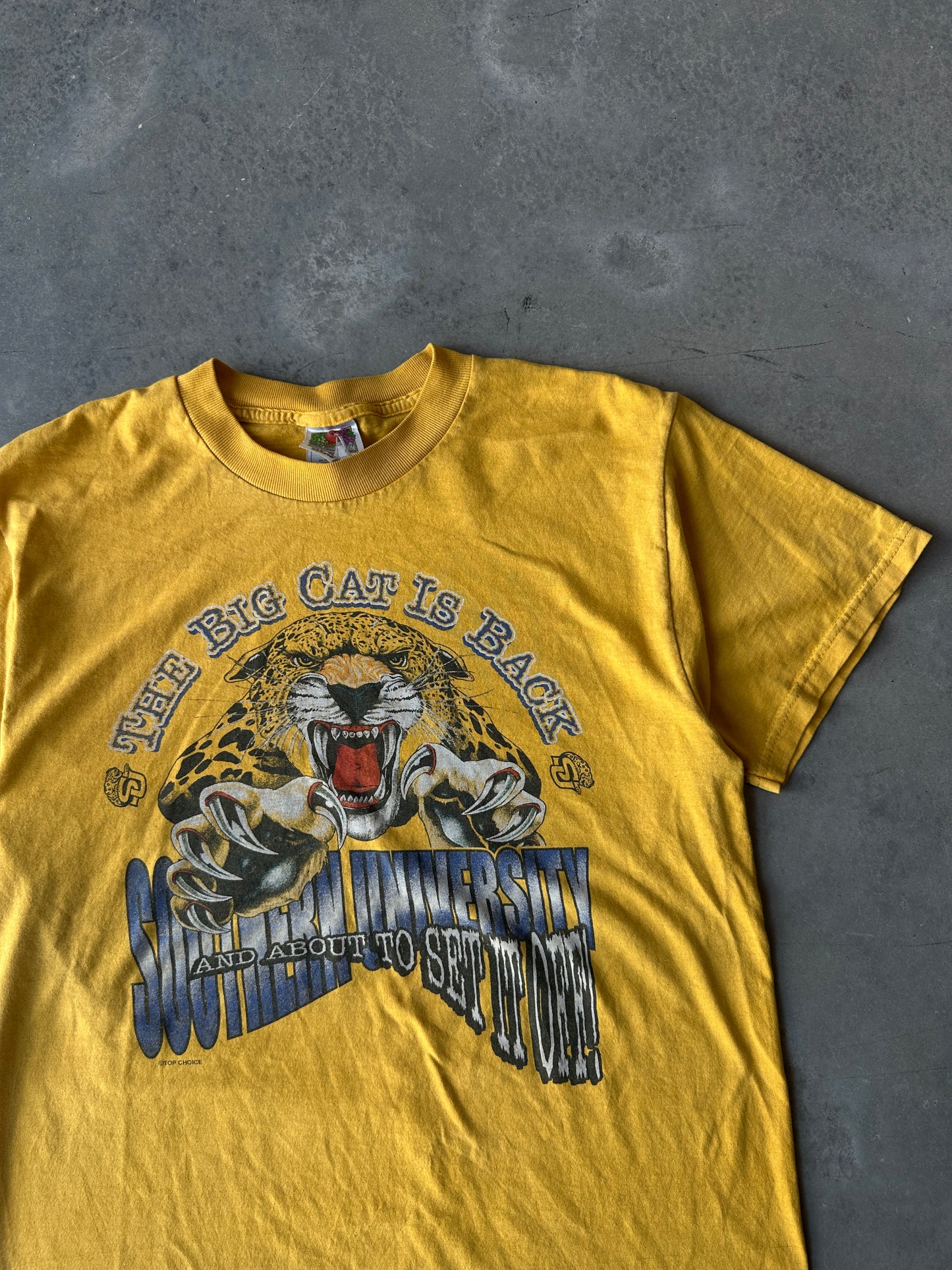 90’s Southern University SU “The Big Cat is Back” Realistic Jaguar Thin Mascot Vintage HBCU Tee (Slim  Medium)