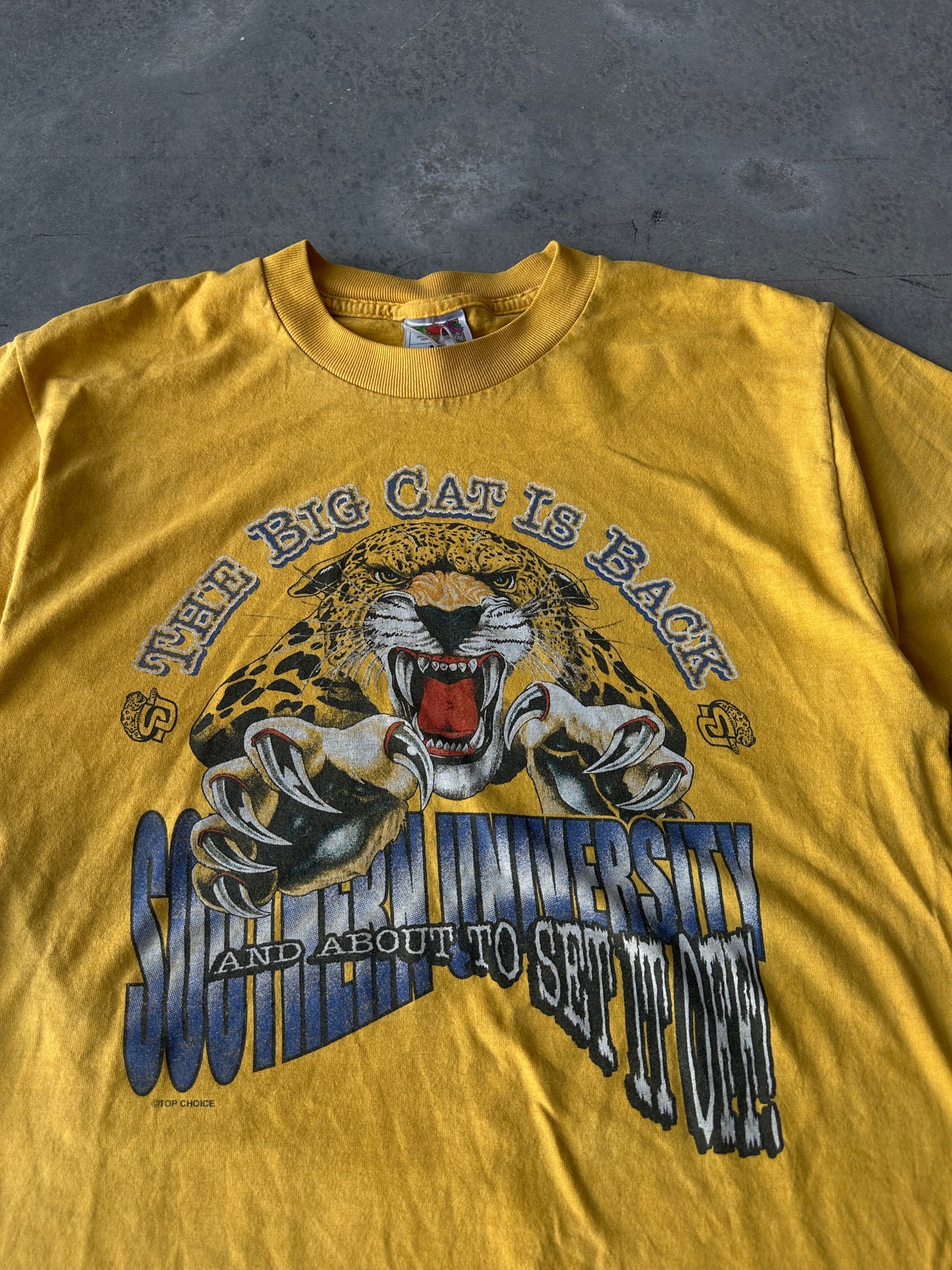 90’s Southern University SU “The Big Cat is Back” Realistic Jaguar Thin Mascot Vintage HBCU Tee (Slim  Medium)