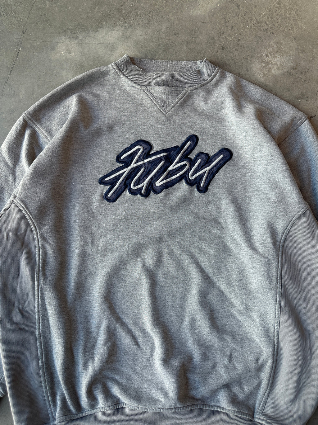 00's FUBU Grey Heavyweight Embroidered Ribbed Crewneck Sweatshirt (XXL)