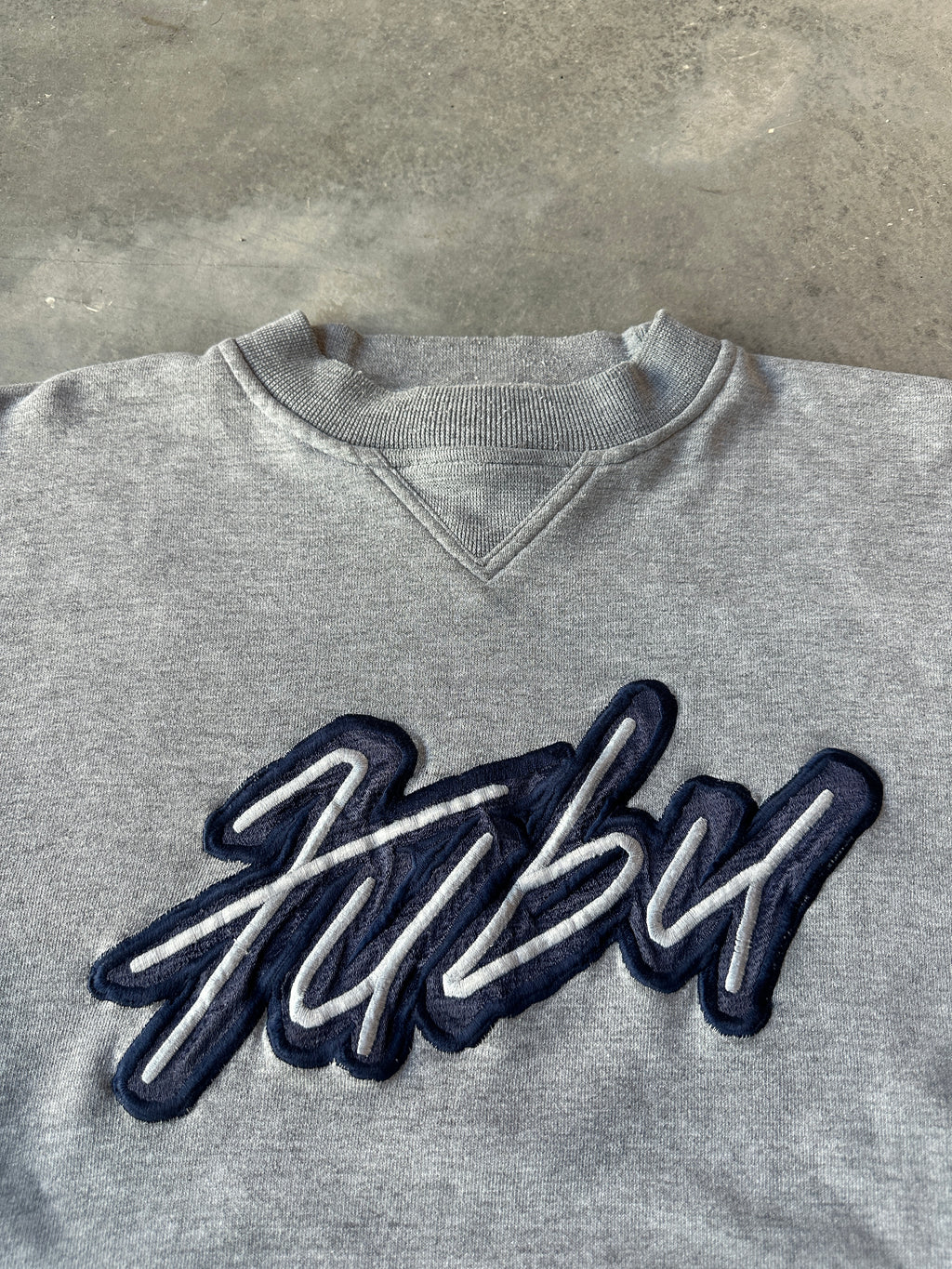 00's FUBU Grey Heavyweight Embroidered Ribbed Crewneck Sweatshirt (XXL)